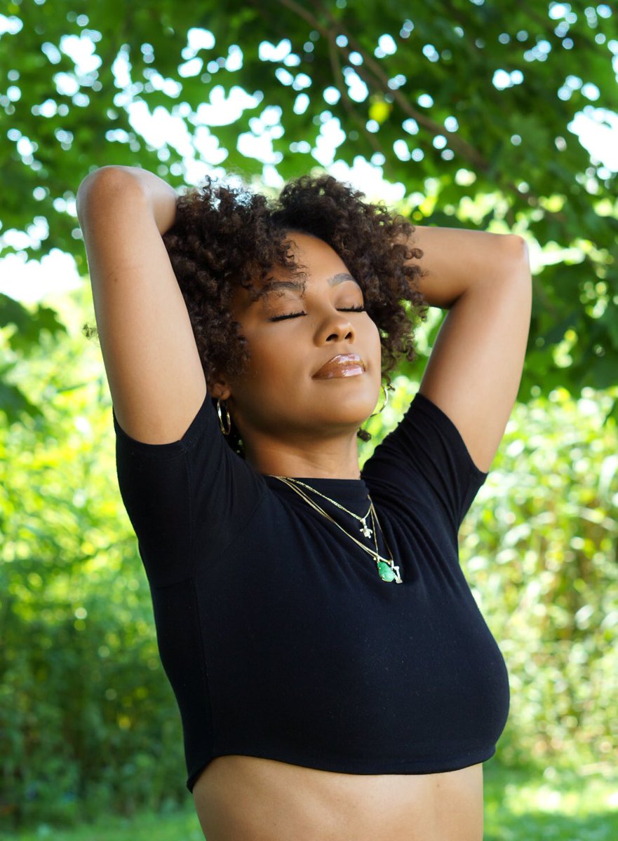 nessashani's tweet photo. did a mini photoshoot in my backyard today https://t.co/8o3lfsLrZR
