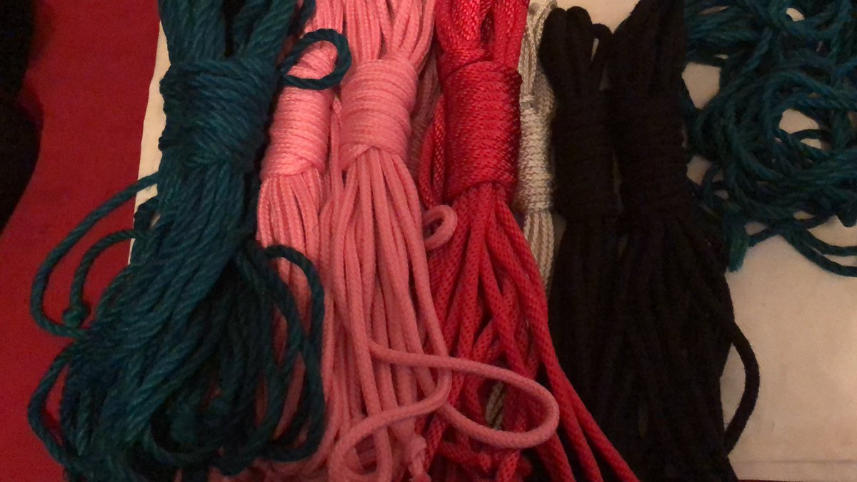 deelicious624's tweet photo. There should be a rope wrapping category in the Fitbit app. Oiling and wrapping made me SWEAT 😓 Good thing they didn’t all need oil https://t.co/1iERHEoXxi