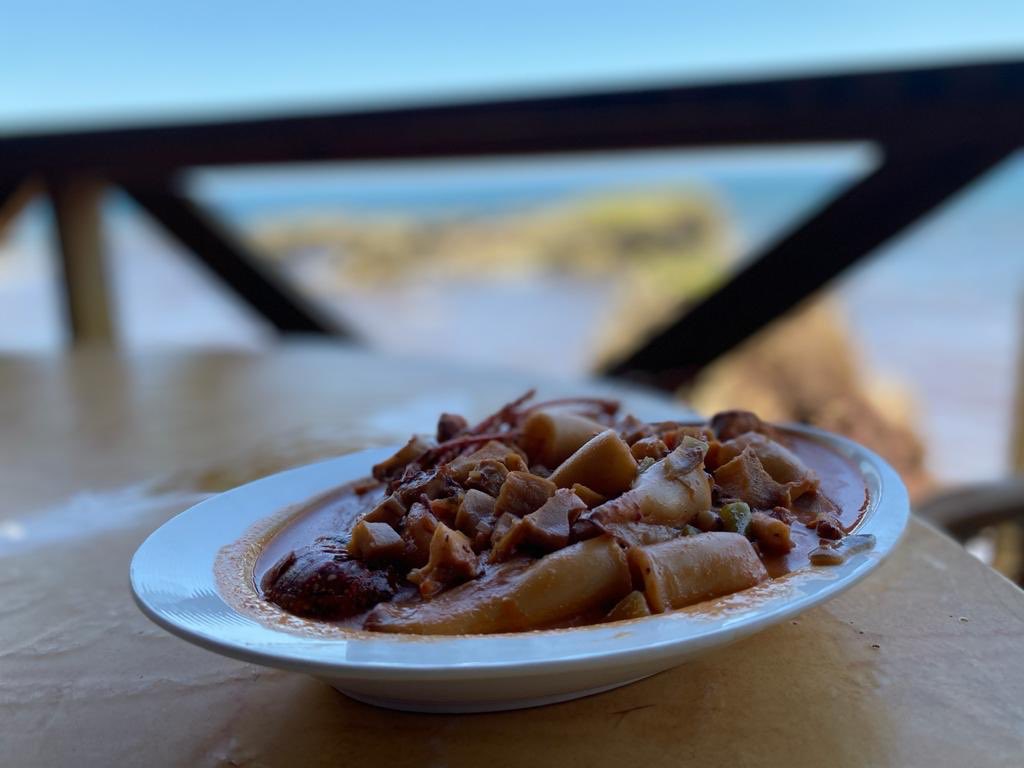 JuancitoPerezRD's tweet image. [Boca De Yuma, Provincia La Altagracia] 

Angela Play, así se llama la mejor Cazuela de Mariscos 🦐 🦞 de la Bolita del mundo, y la hacen en Boca De Yuma. #ElFinal!💪