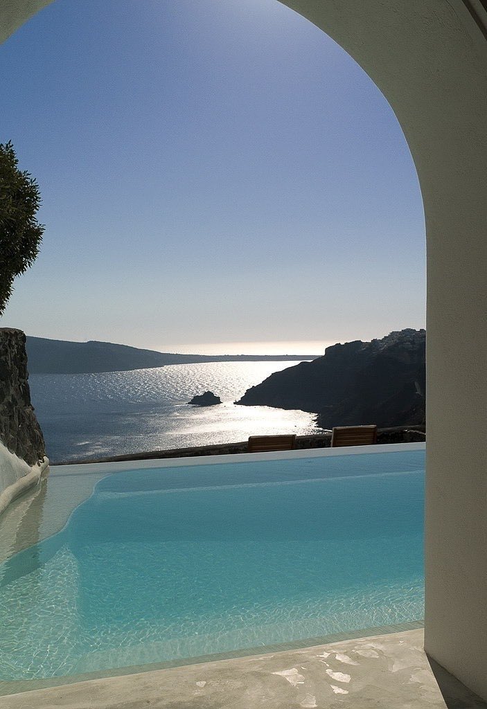 INTERIORPORN1's tweet photo. I would love to wake up in this villa in Santorini 🥰 https://t.co/PSVosSpiKd