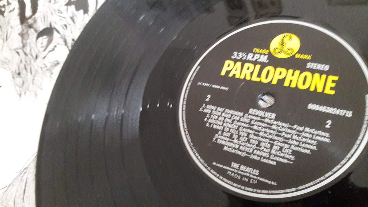 EFabregat's tweet photo. Arranca otra noche de #Radiocaníbal! En el inicio del #Programa87 hablamos algunas cosas sobre el sol y suenan The Beatles y Adrian Belew. Seguimos hasta la medianoche en @NacionalRock937! https://t.co/r9jNuuBpmB