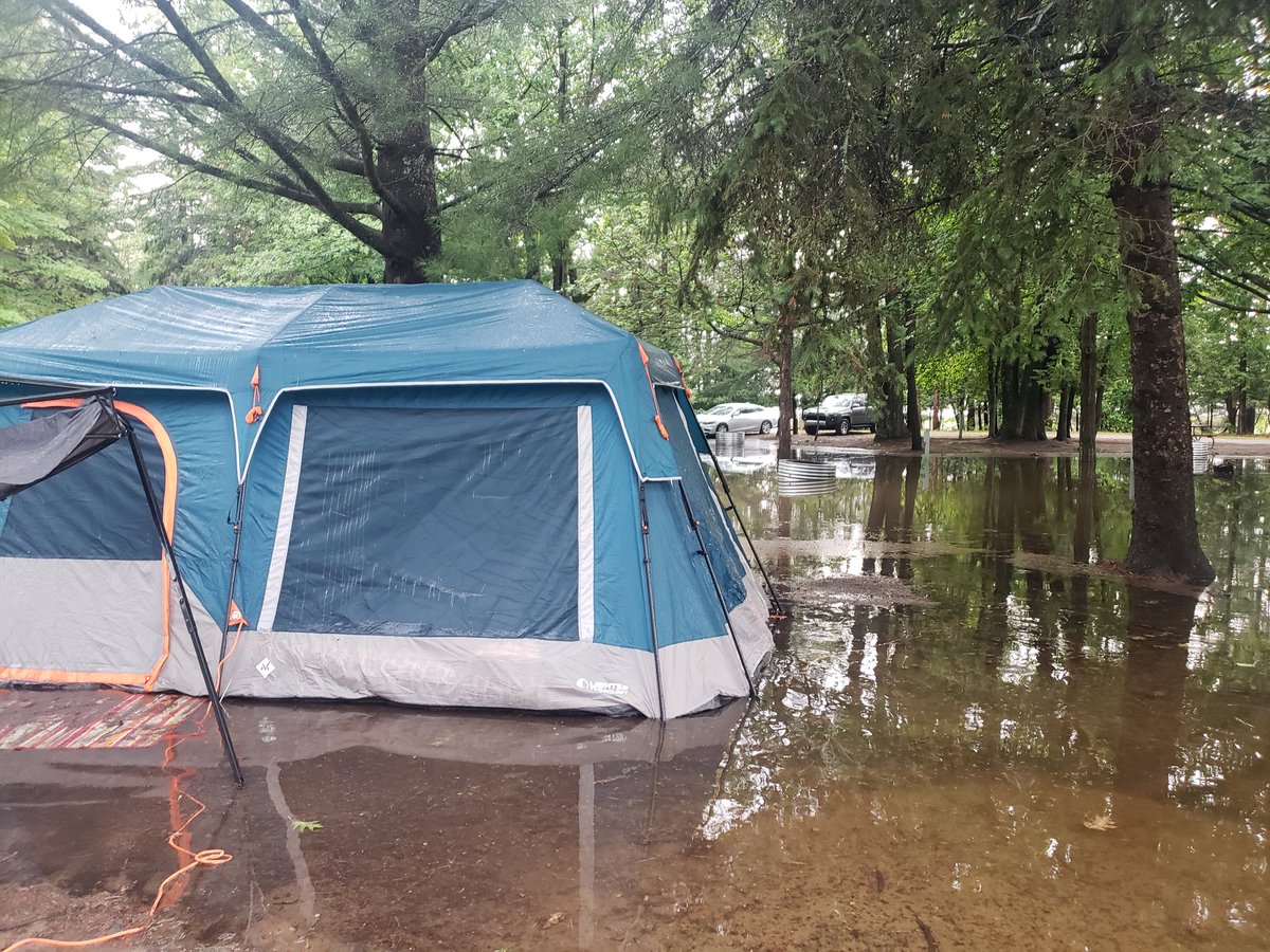 We enjoyed a great week on Lake Charlevoix! We survived several severe thunderstorms, a tornado while we were in Petoskey, flash flooding and hail. It was very eventful! 🤪