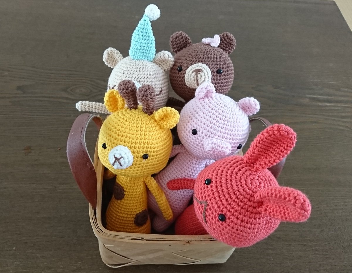 ぽぽぽ本舗 Twitter પર わちゃって籠に入れとくとかわいい 自分デザインじゃないあみぐるみかわいい