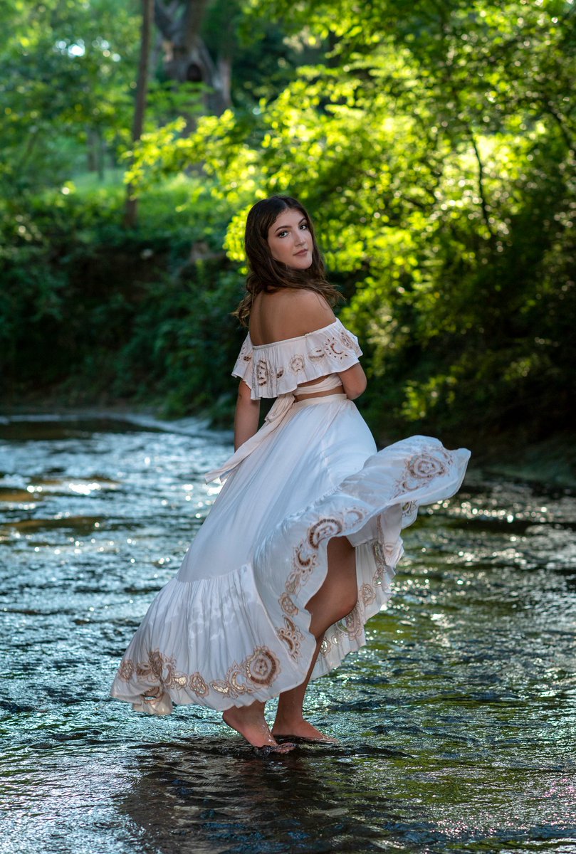 1VintageCouture's tweet photo. Senior Sunday! Shoutout to this lovely gal Gina! ✨💕 Always a great time shooting her!! #vintagecouturephotography #seniorportraits #seniorsunday #Texassenior #seniormuse #senioryear #seniorsunday #seniorday https://t.co/E2nr6Z7YTf
