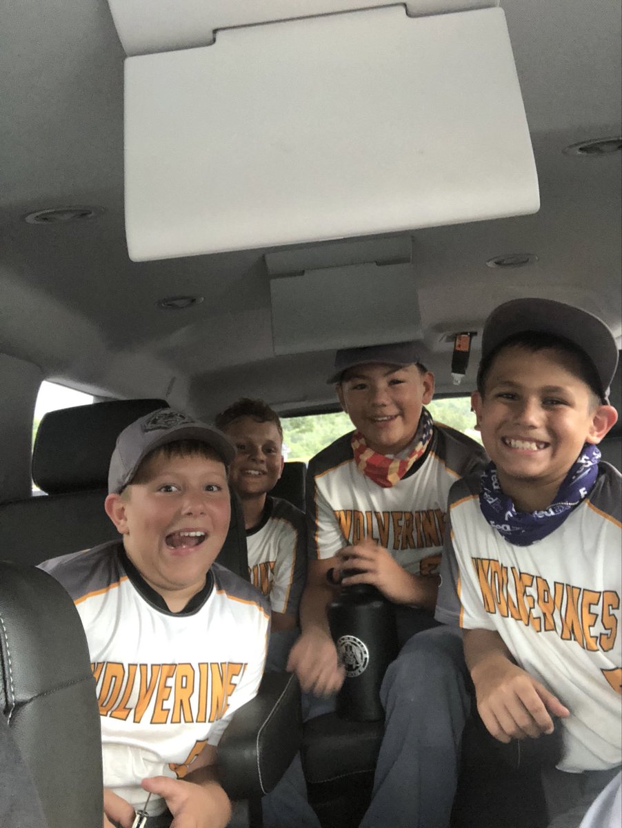 dncbenton5's tweet photo. Rain delay = Car party!!  ⁦@HawaiianHitfest⁩ #HawaiianHitfest20 #Wolverines202011A https://t.co/p2BjbEiclq