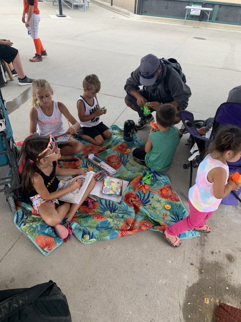 juniorlynng's tweet photo. Rain and lightening delay! Wolverines littles staying busy! @HawaiianHitfest #HawaiianHitfest20 #Wolverines202011A https://t.co/QOMtk3uayy