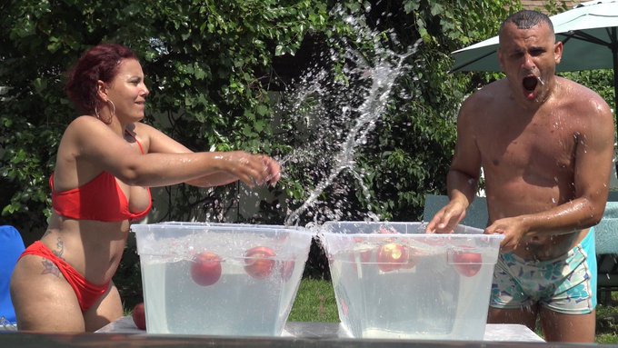BOBBING FOR APPLES CHALLENGE GONE WRONG VIDEO: https://t.co/mnCzVQOnYG https://t.co/imq7JfjrbB