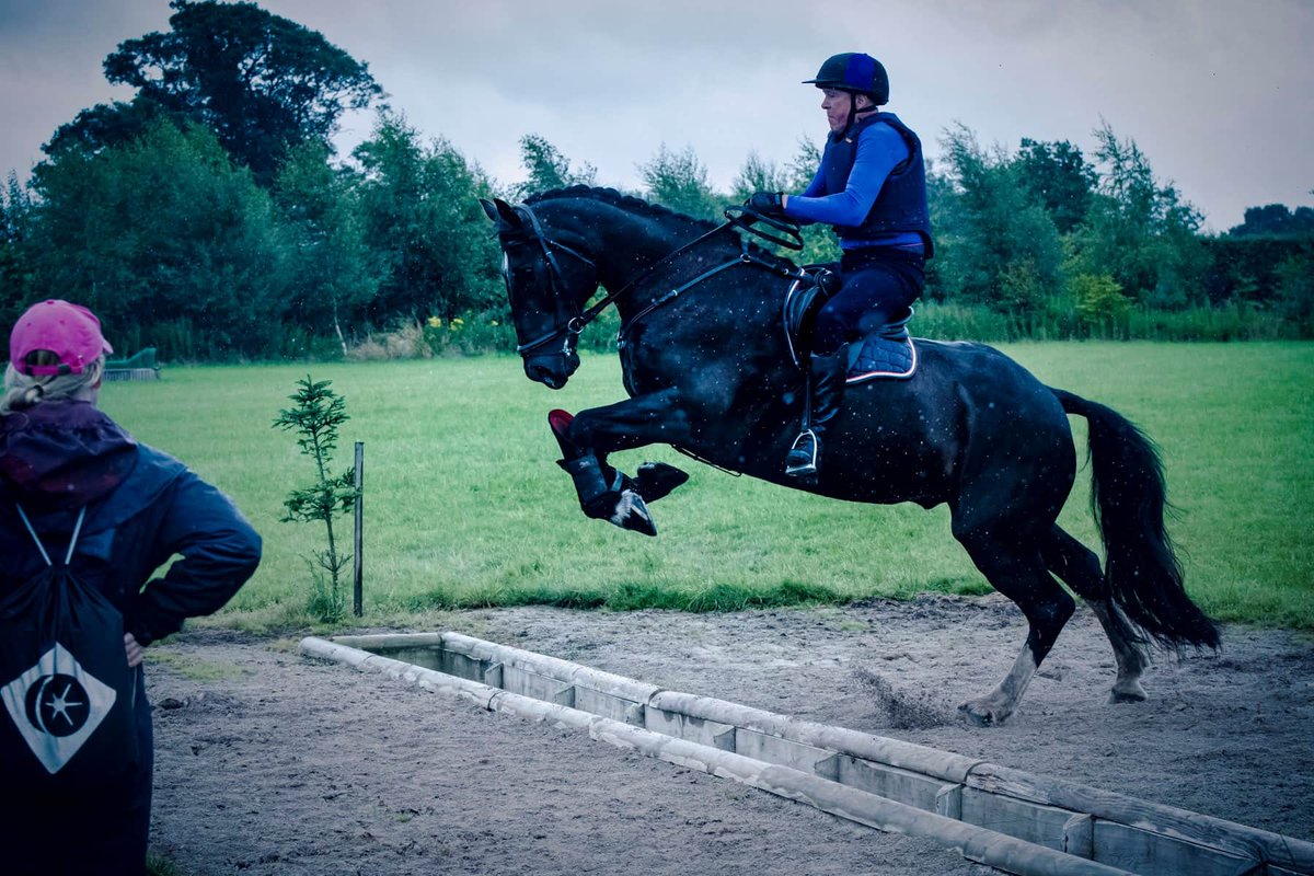 ttcalledphoto's tweet photo. Moving into some equine photography, a love of horses and owning a horse has brought me into this world. 

Spent my first XC clinic in the rain working with Esther Mills at Somerford Equestrian Centre 

Brilliant day 

#equine #photographer https://t.co/XttjxvGlvE