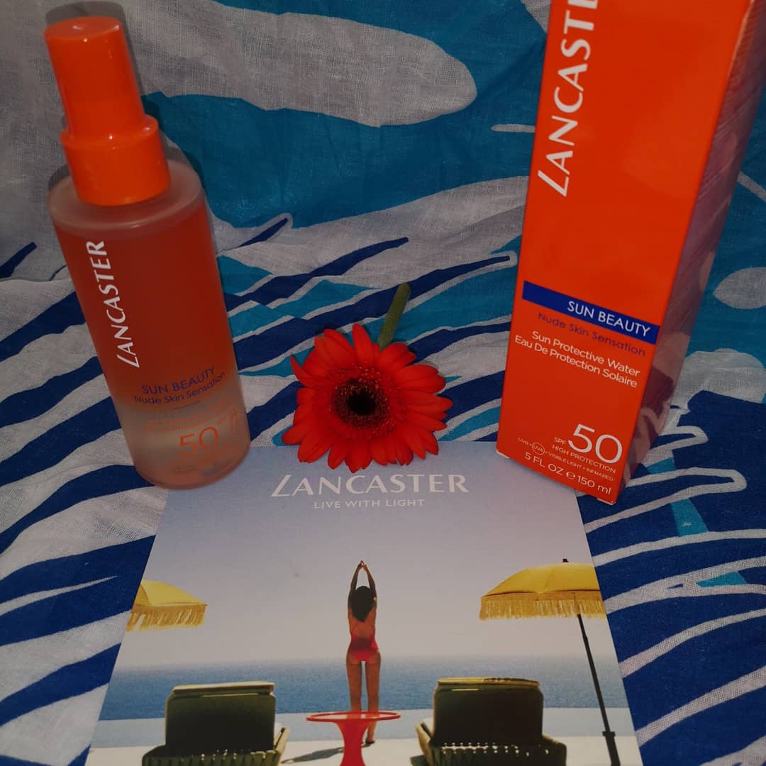 BachelierCynth1's tweet image. Belle surprise en découvrant ce produit!Eau solaire au parfum florale très agréable,raffraichichante,laisse une peau brillante et non collante.L application en spray est tel qu'une eau de parfum.L'odeur reste sur la peau.#HashtagDeCampagne #LancasterBeauty
#LiveWithLight