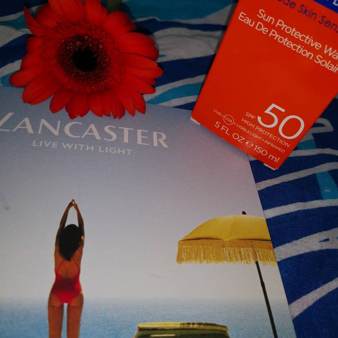 BachelierCynth1's tweet image. Belle surprise en découvrant ce produit!Eau solaire au parfum florale très agréable,raffraichichante,laisse une peau brillante et non collante.L application en spray est tel qu'une eau de parfum.L'odeur reste sur la peau.#HashtagDeCampagne #LancasterBeauty
#LiveWithLight