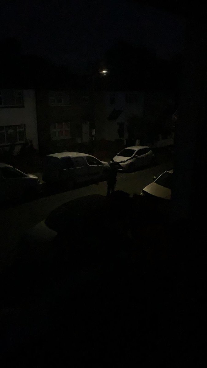 teglas_dragos's tweet photo. Armed police on #MurrayRoad #SouthEaling, I heard loud bangs that could be gunshots. My flat mate who came from shopping was told by police to quickly get inside. https://t.co/TR1hHdfowA