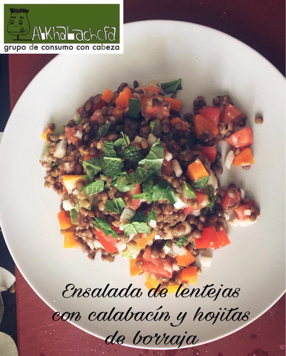 Alkhalachofa0's tweet photo. Esta semana en nuestra sección de recetas ricas y ecológicas, compartimos esta ENSALADA DE LENTEJAS CON CALABACÍN Y HOJITAS DE BORRAJA que preparó el Alkhalachofi que está detrás de @MisCuchillos.

La receta y consultas, preguntadle ⬆️.
#comelocal #comeeco #recetasalkhalachofis https://t.co/X0XbGKsMer