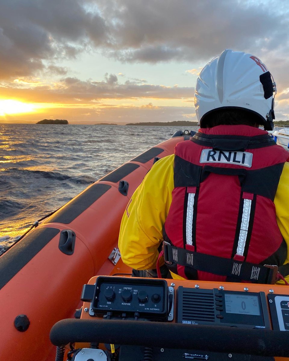 EknRnli's tweet photo. We were tasked this evening to a cruiser that got into difficulty when a rope became entangled in its propellor. A passing vessel towed it to Rossiagh Jetty and one of our volunteers cut the rope free. The vessel made its onward journey towards Castle Archdale area. https://t.co/7GUKZywSb2