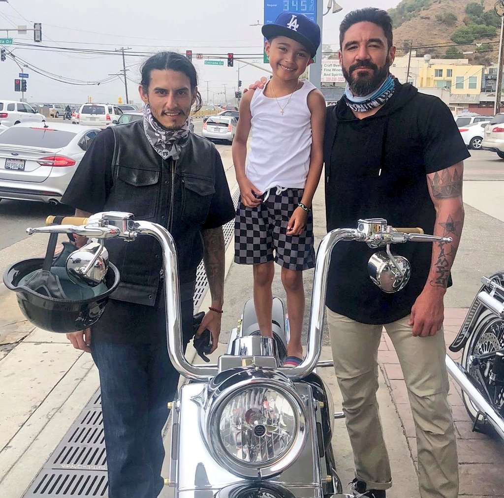 KingCardenas_'s tweet photo. Clayton and Richard with Cameron, who played baby EZ ❤️

#RichardCabral #CocoCruz #CameronGayden #EZReyes #ClaytonCardenas #AngelReyes #MayansMC #MayansFX #LosHermanosReyes https://t.co/1zT29M1Z77