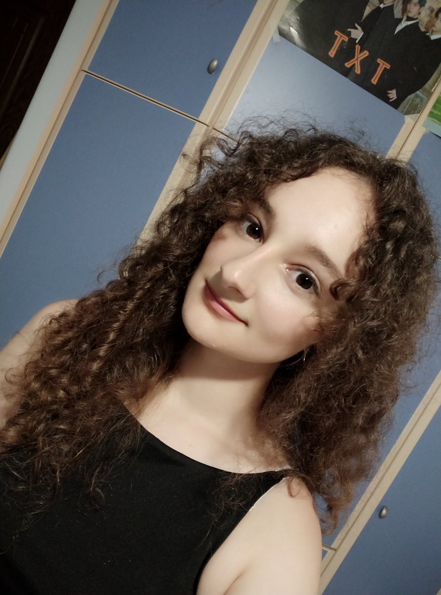 ATsomokou's tweet photo. Seems longer than I thought 😂#longhair #CurlyGirl #curlygirlmethod https://t.co/lBegP2Yb3S