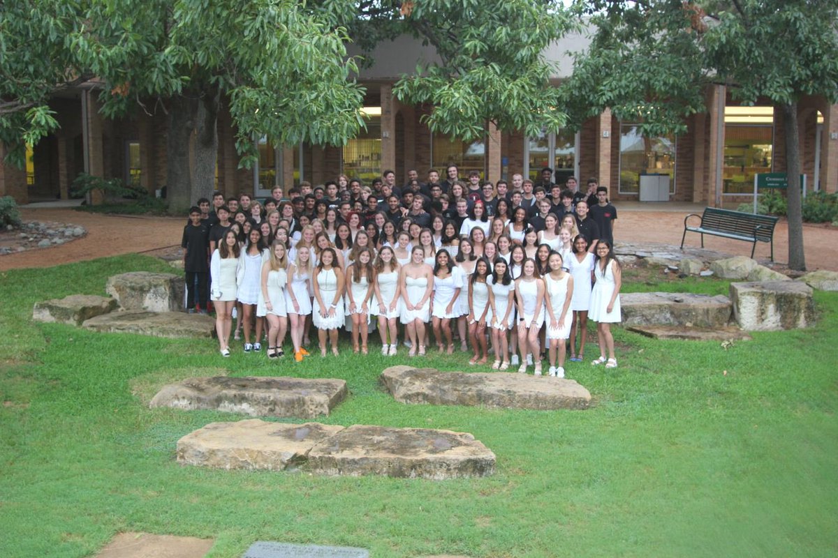 Here is the Class of 2020 on the first day of the 2019-2020 school year! In less than 24 hours we will honor them on Brinkmann Field during commencement. To watch live on Monday, July 20 at 10 am CT, click here bit.ly/GreenhillGrads 
#GreenhillTogether #GreenhillAlumni