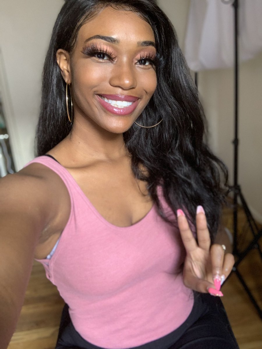 TheShayGold's tweet photo. Pink is my favorite color 🎀 https://t.co/81P7o9ckwF