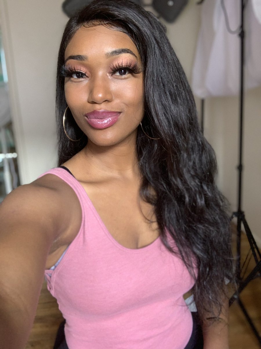 TheShayGold's tweet photo. Pink is my favorite color 🎀 https://t.co/81P7o9ckwF