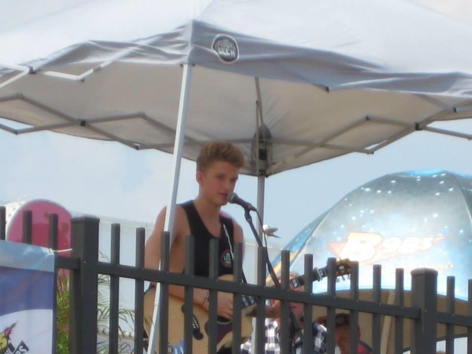 KFalisi143's tweet photo. 7 years ago I was at the beach to see @CodySimpson perform after Super Storm Sandy it was an amazing show that helped lighten the mood, his music and poetry have the same effect now, thank you💙 @CodySimpson 🎶@youngprincenep 🔱 https://t.co/Jl7zraRFBj