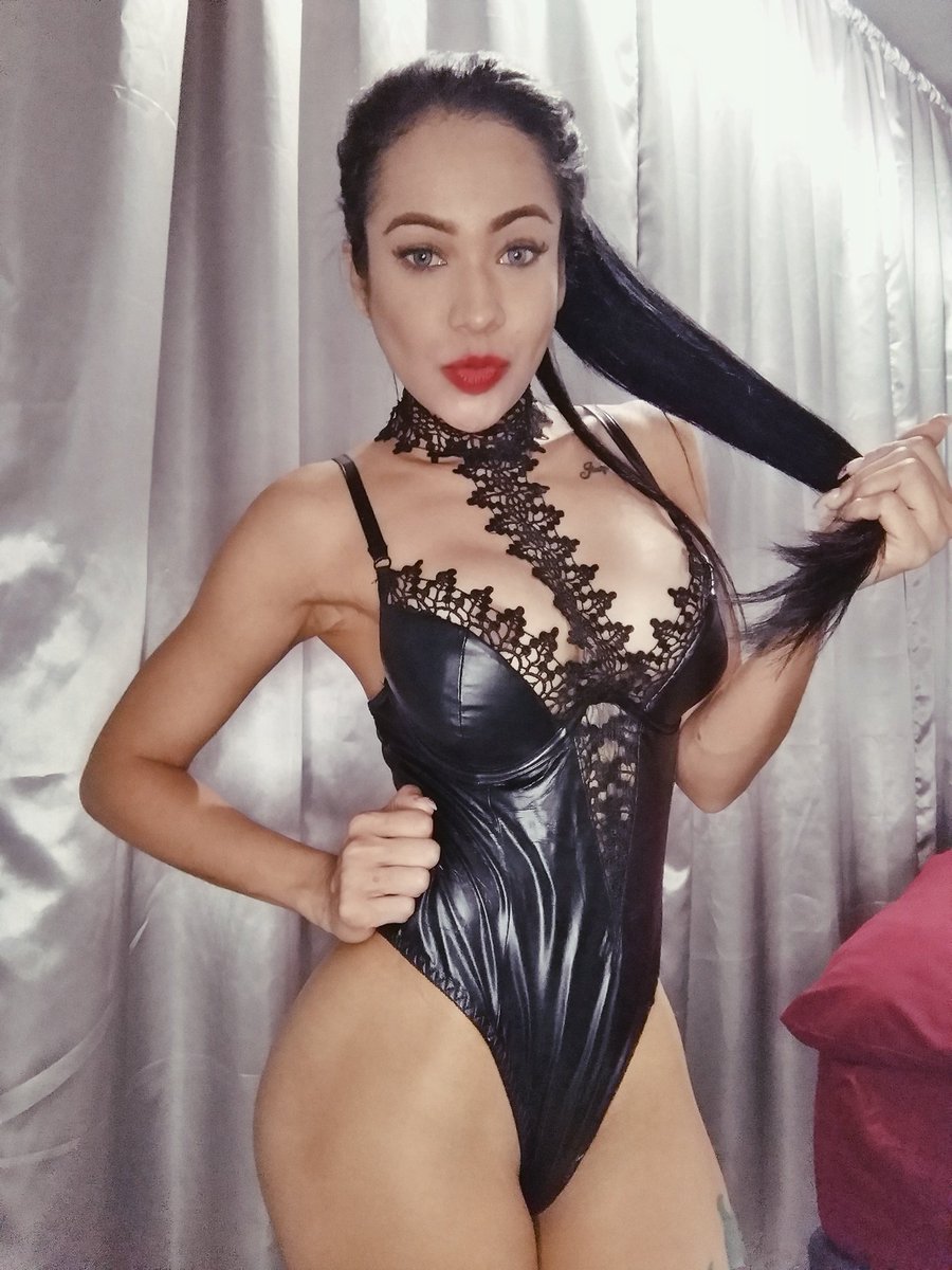 HeyzelFit's tweet photo. @FitHeyzel 🔥😈💋 https://t.co/kTQMkimjCp