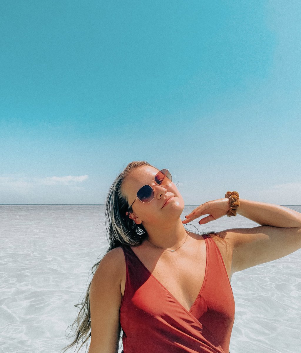 hannah21__'s tweet photo. a week in fl is good for the soul, but bad for the liver https://t.co/kjweBkATKK