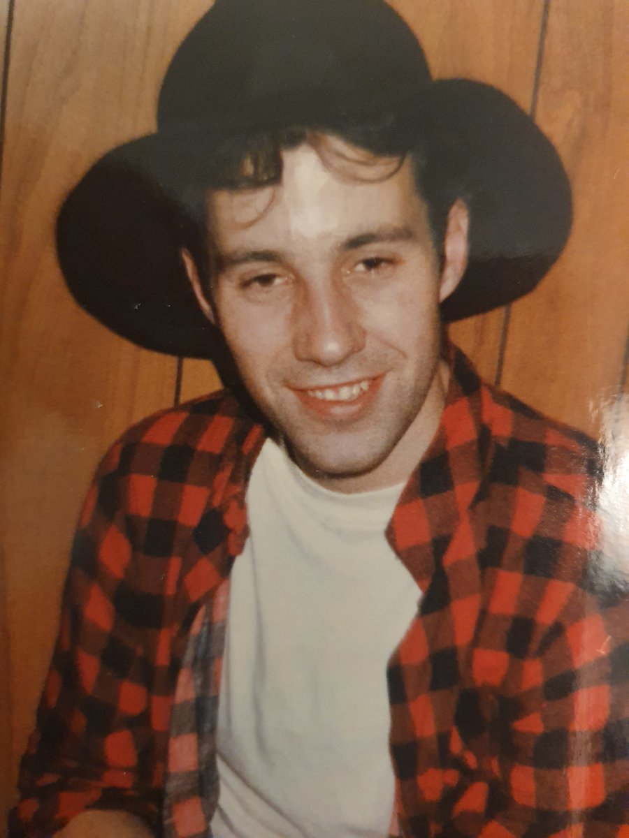 MickPuck's tweet photo. The "boy" from the photo I tweeted this afternoon is of course the fresh-countenanced #SteveWickham @stevewickham Steve Wickham himself, also known as Steve Wickham. The fiddler Steve Wickham. That's him. #ThisIsTheSea #ThePanWithin #TimsTwitterListeningParty https://t.co/T1NdcEui6u