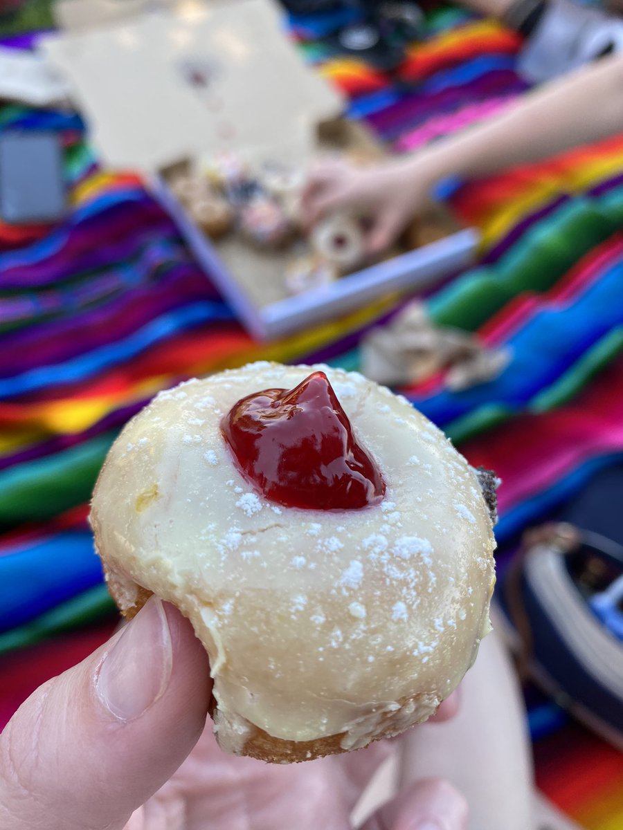 MeteoroloJess's tweet photo. Tried @eighty8donuts today finally and oh wow! SO good! And theyβre photogenic! #eighty8donuts #foodtruck #portlandmaine #maine #easternprom https://t.co/vO7SP3FeQ6