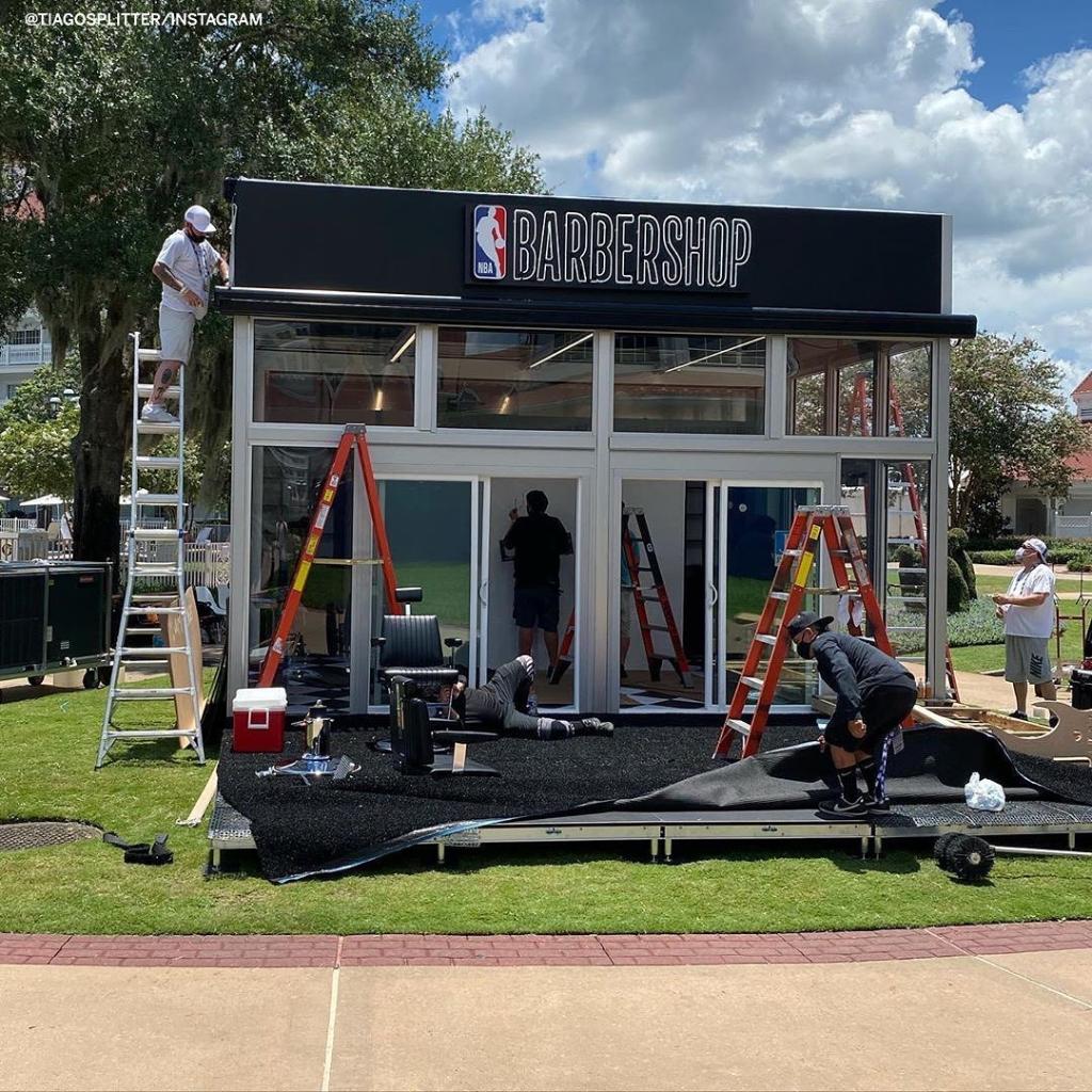 SportsCenter's tweet photo. An NBA barbershop is being built in the bubble 🙌 

(via tiagosplitter/Instagram) https://t.co/61uIpMPuBZ