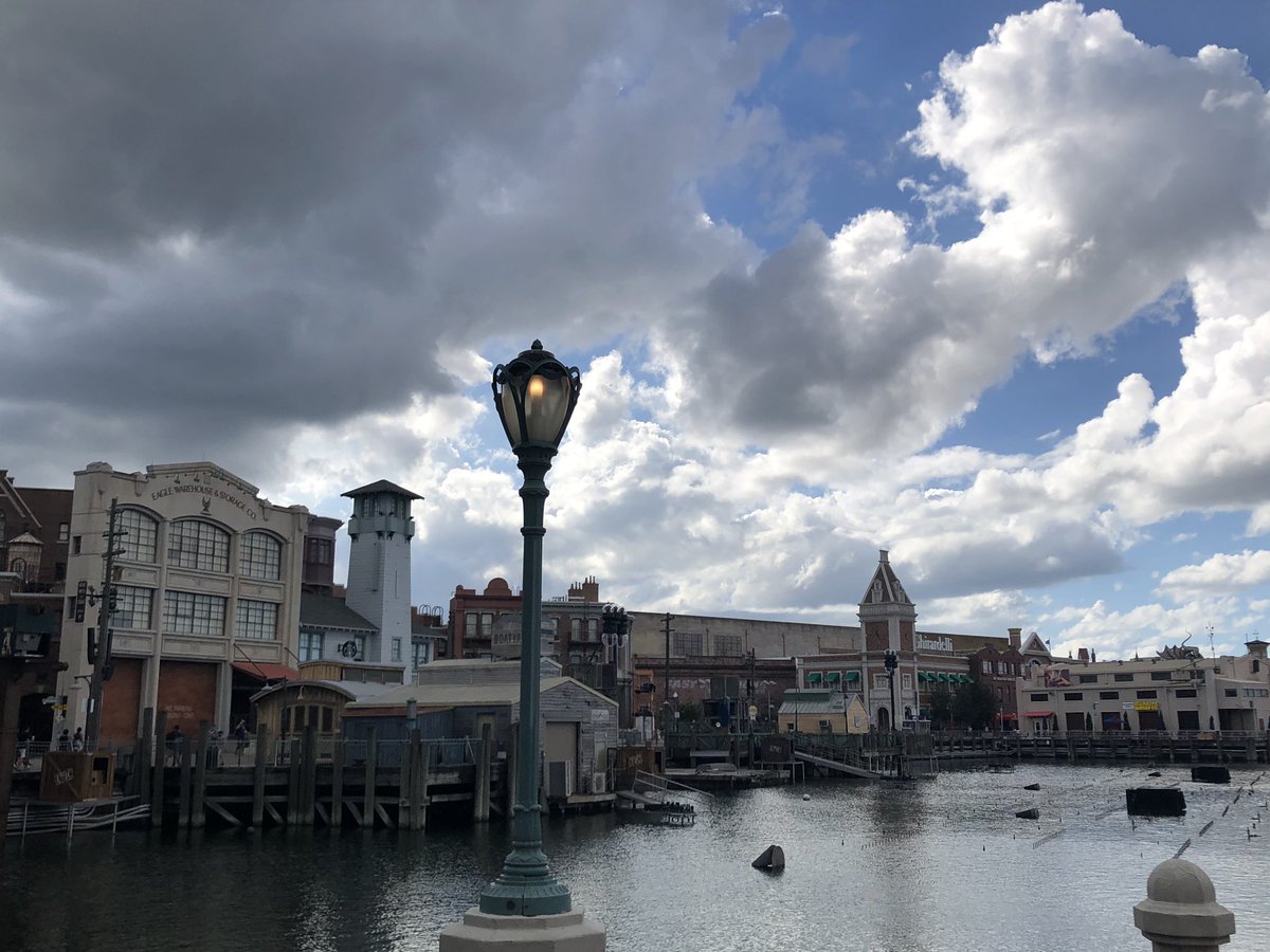 LilDisFan's tweet photo. Lovely quick walk around the park. Now resort to pack...and maybe #strongwater tavern. Because, chicken tenders. https://t.co/KmiM1N0rQg