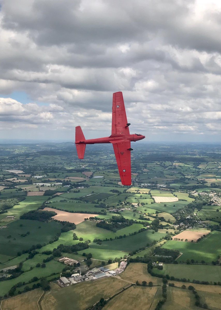 RedWP903's tweet photo. Back airborne again, already starting to make the skies look good.
#theroyalchipmunk #dehavillandchipmunk #spitmunk #avgeek https://t.co/cDYG0paOis