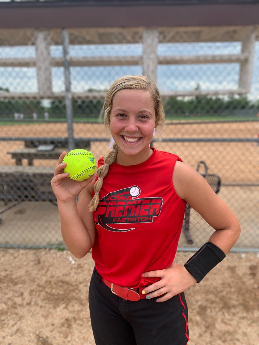 NeGirlsFPForum's tweet photo. 🥎💣 Lincoln, Nebraska based Iowa Premier 14U-Vokoun’s uncommitted 2024 P/C/Util, Delaney Anderson, goes big fly again at the USSSA Class A State Tournament. Atta kid, Delaney!
#RingTheBell
#ClassAState
#IowaPremierSB https://t.co/gLnNjkVCVt
