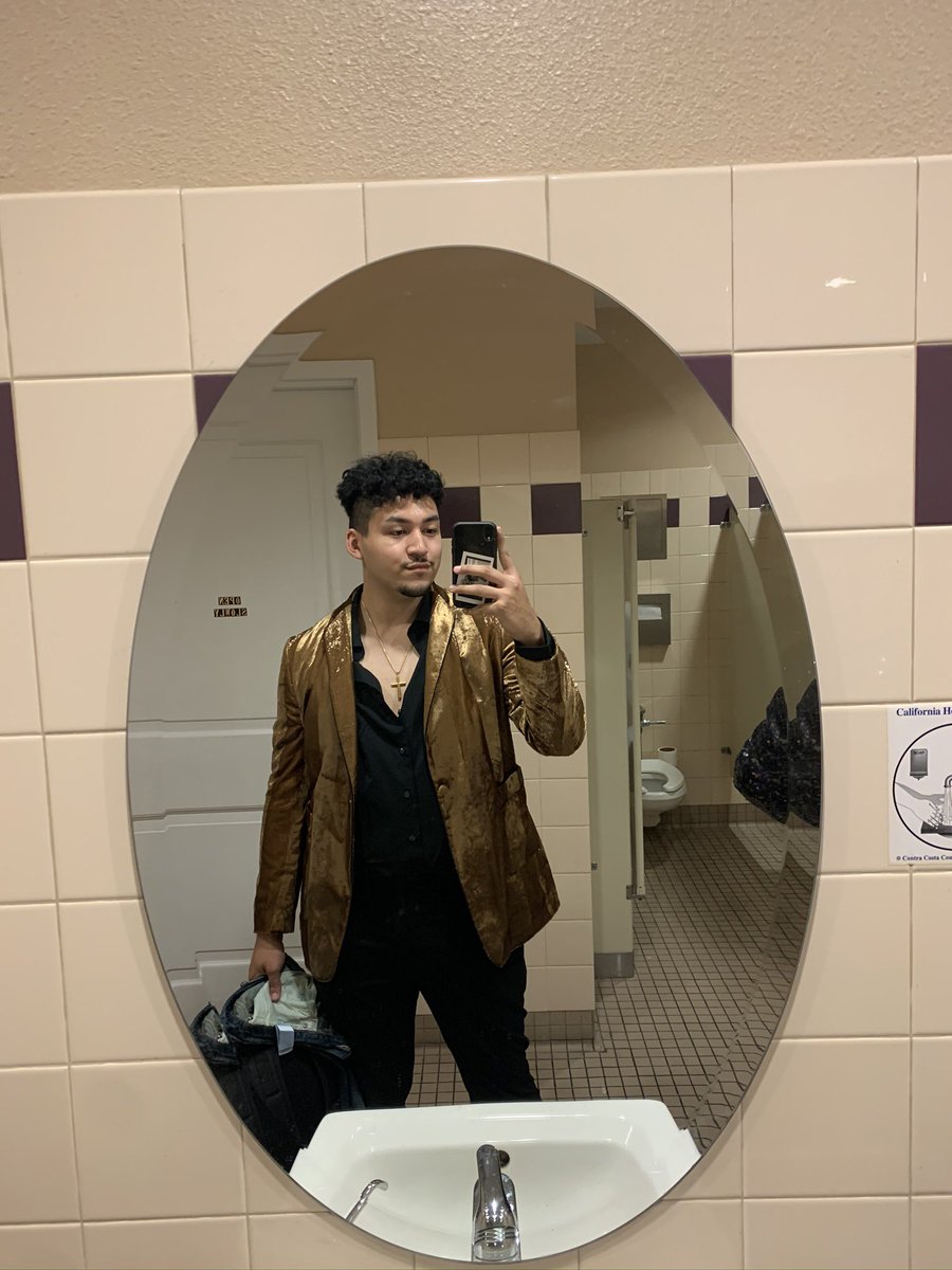 juancabeza2103's tweet photo. 2016                               2020                       Straightening my hair should have never been a thing 🥴🤣 https://t.co/AHRLFhIFI8