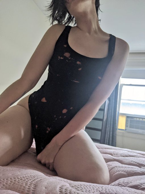 it's so hot out today 💦 https://t.co/AAlUObeykW<a href="/tag/apclips"class="tags"><span>#apclips</span></a>
