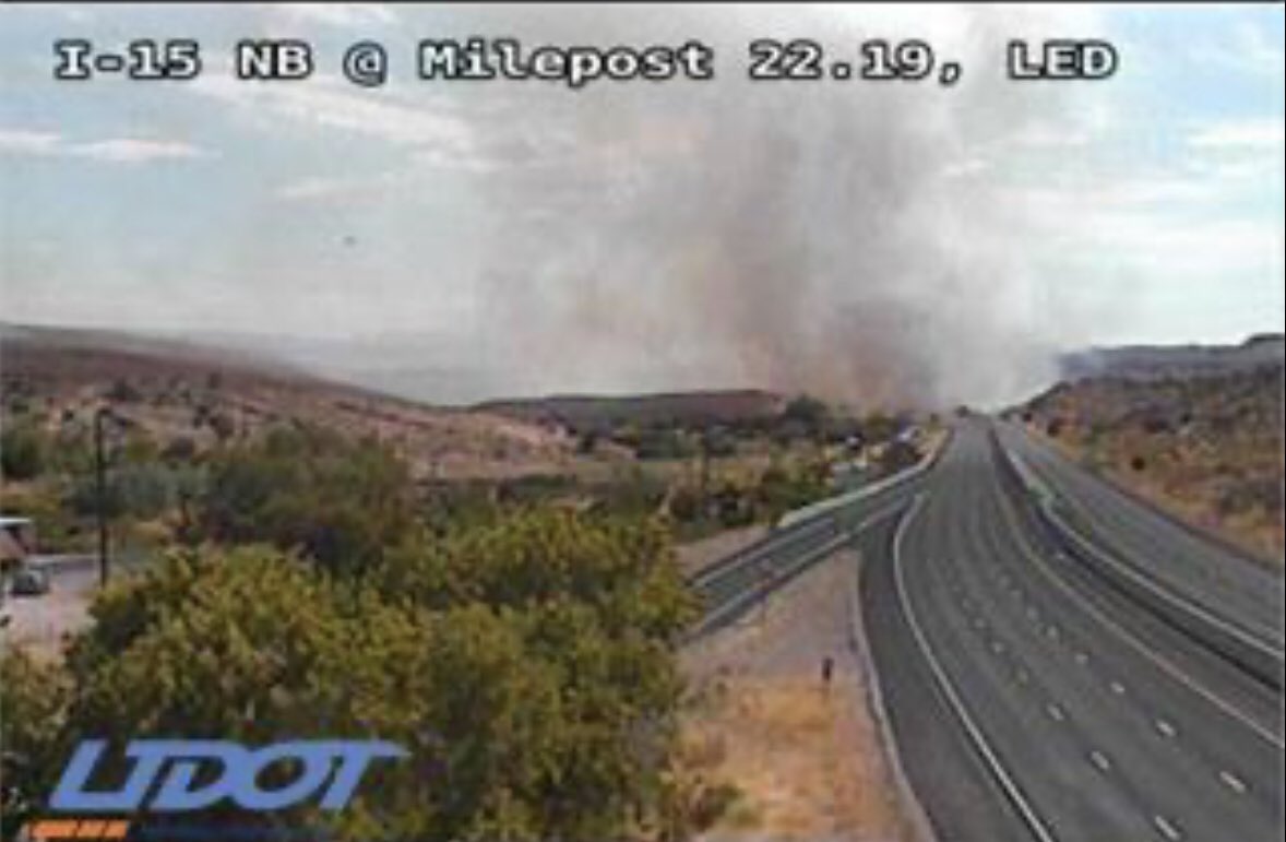SLCScanner's tweet photo. #CottonwoodTrailFire #WashingtonCounty 1000 Acres. Fire being pushed by strong winds in the area. I-15 #Closed https://t.co/IWhMtpQ4K6