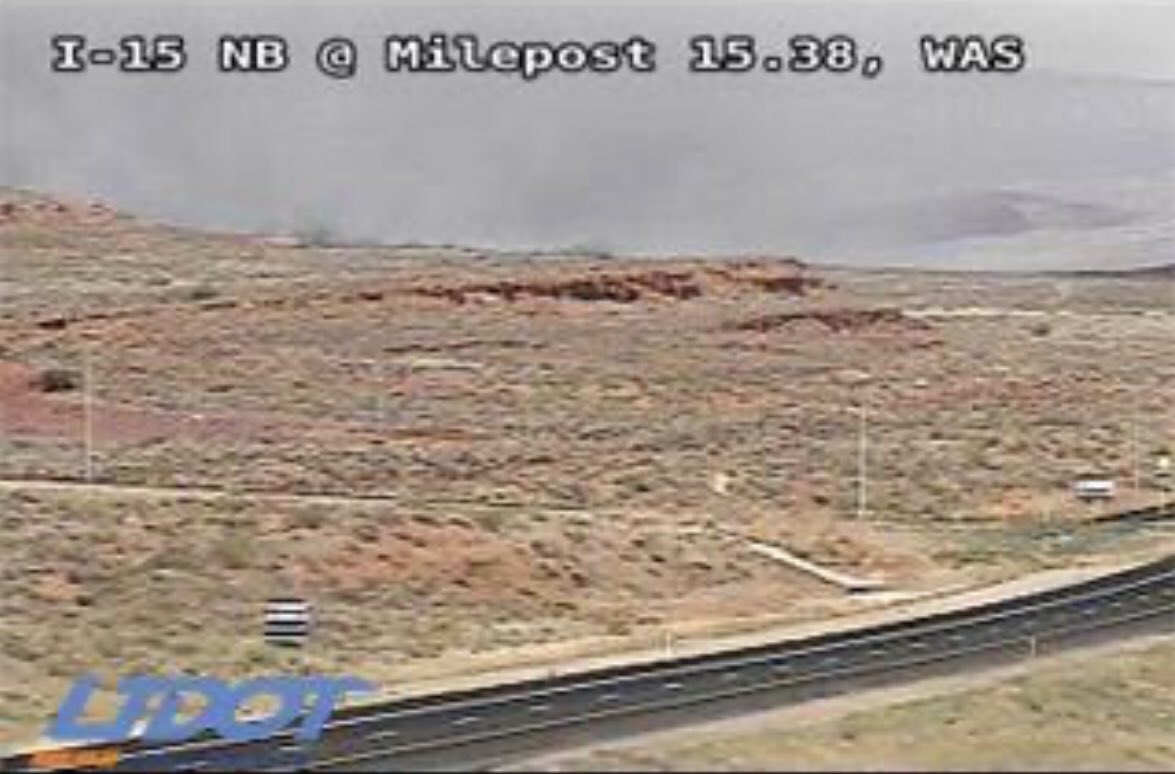 SLCScanner's tweet photo. #CottonwoodTrailFire #WashingtonCounty 1000 Acres. Fire being pushed by strong winds in the area. I-15 #Closed https://t.co/IWhMtpQ4K6