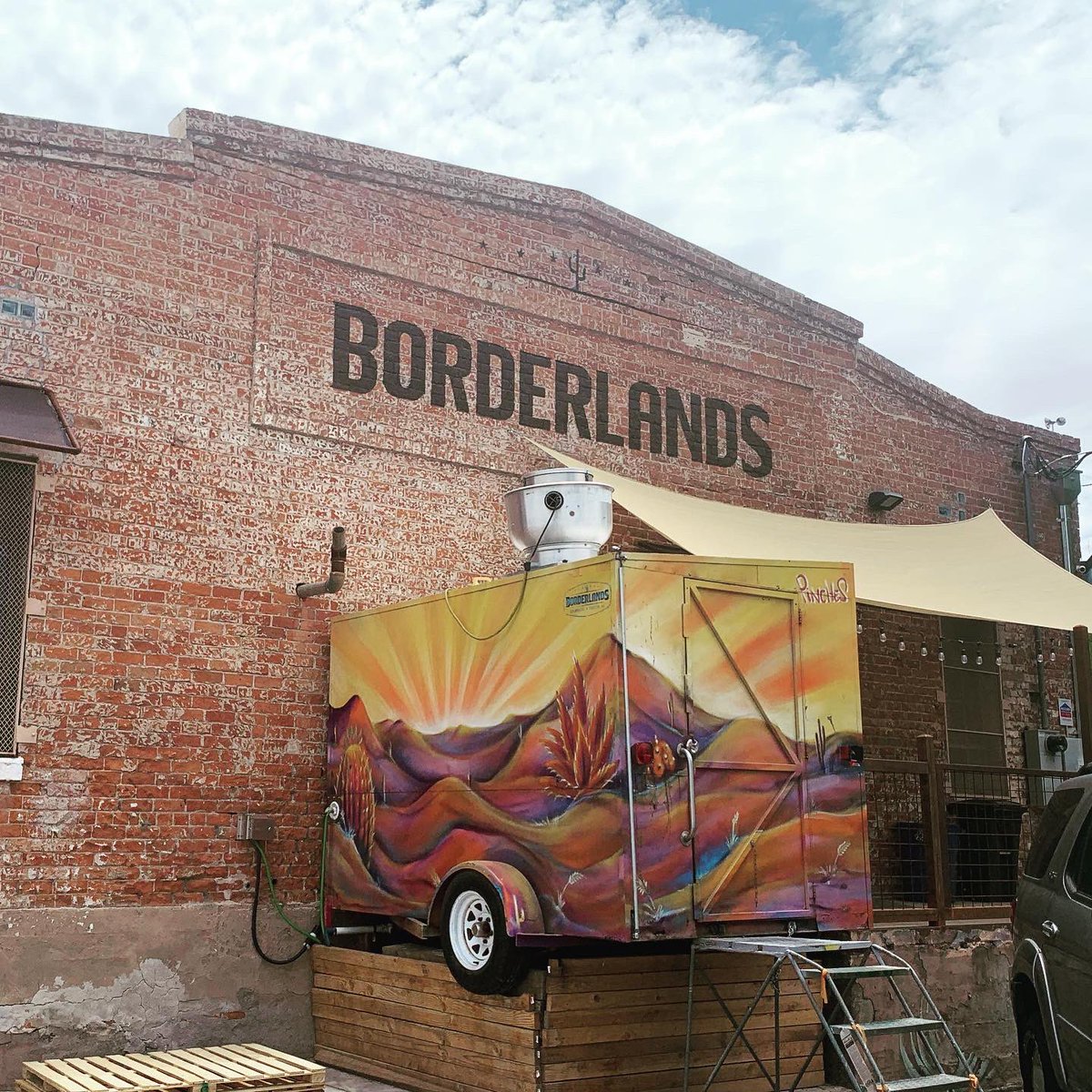 karlgranados24's tweet photo. @borderlandsbrew was established in 2011 by two friends Mike Mallozzi and Myles Stone who hatched a plan to start the brewery durint a game of kickball. #tucsoncraftbeer #arizonacraftbeer https://t.co/yPRaJjz9bL