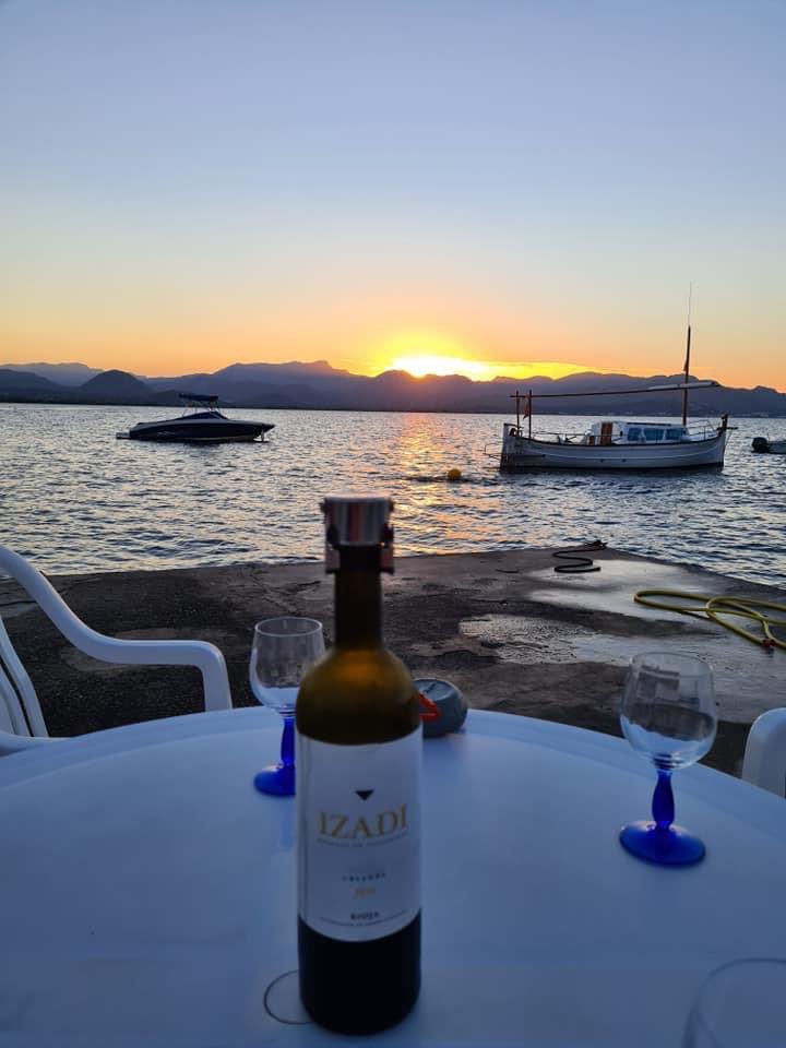 ExploraMallorca's tweet photo. Atardeceres frente al mar #placeres de #Mallorca #Alcúdia #visitmallorca #FelizDomingo #staysafe #spanishparadise #mallorcavibes #goodvibes https://t.co/zFFwNCIvG5