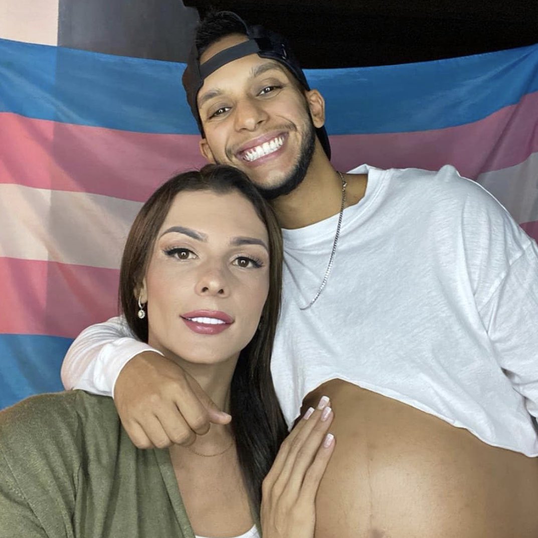 PedroJulio's tweet photo. ¡Enhorabuena por Esteban y Danna —pareja trans— en el nacimiento de su primer hijo Ariel! Mucha salud para toda la familia. 💗🤍💙 https://t.co/qfqelEGzlT