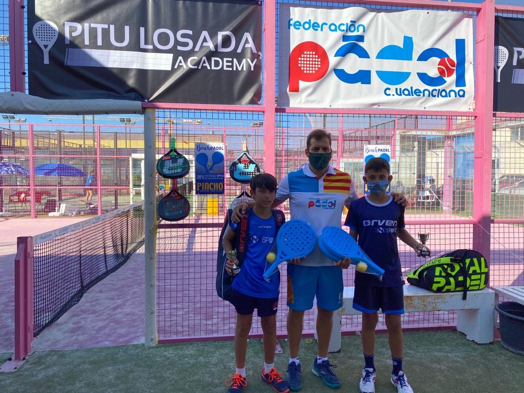 PadelCV's tweet photo. 📋 #RESULTADOS del Torneo Autonómico de Menores VI Campus Pitu Losada ⭐️

Alevín ♂️:
🏆 J. Bolumar - D. Beneyto 
🥈 R. Lacuesta - J. Lillo
✒️  6/1 7/6

¡Enhorabuena! 👏🏽
📍@EcommPadelClub 
@pitulosada https://t.co/gLHeanoYbe