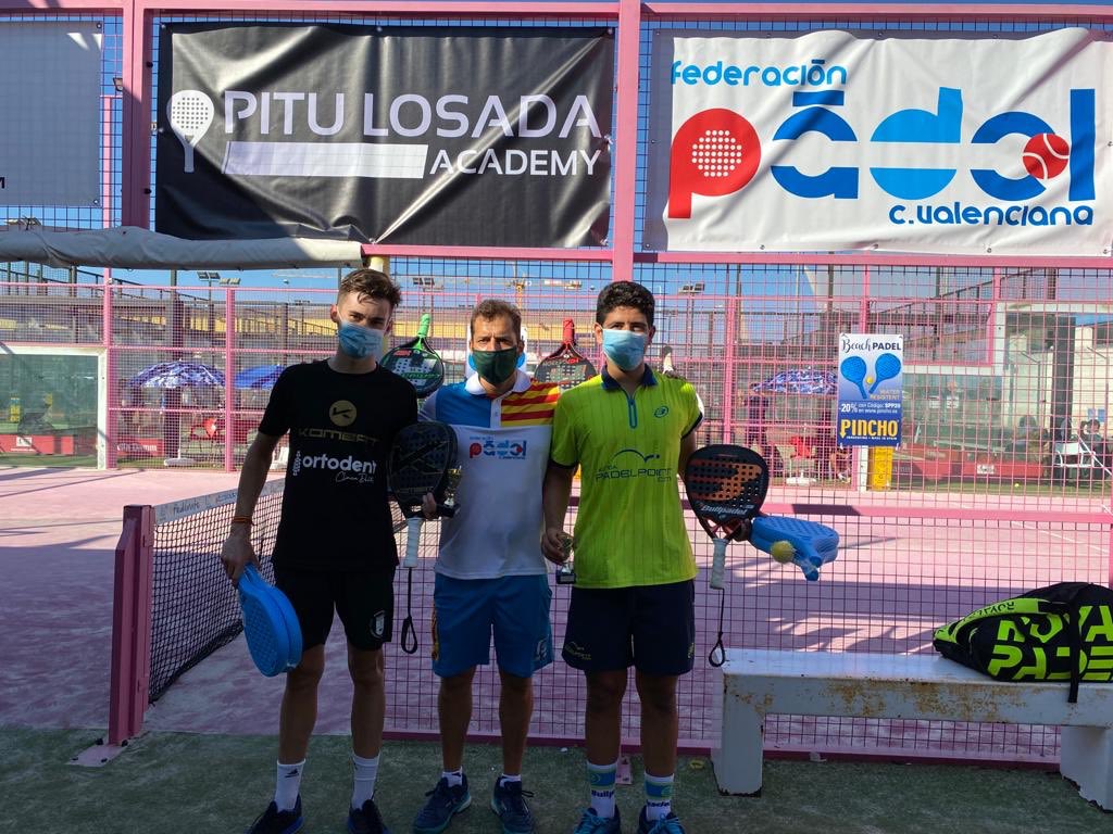 PadelCV's tweet photo. 📋 #RESULTADOS del Torneo Autonómico de Menores VI Campus Pitu Losada ⭐️

Cadete ♂️:
🏆 S. Arias - A. Borja 
🥈 S. Antoni - R. Peralta 
✒️  7/6 6/2

¡Enhorabuena! 👏🏽
📍@EcommPadelClub 
@pitulosada https://t.co/mGEbUgMAJG