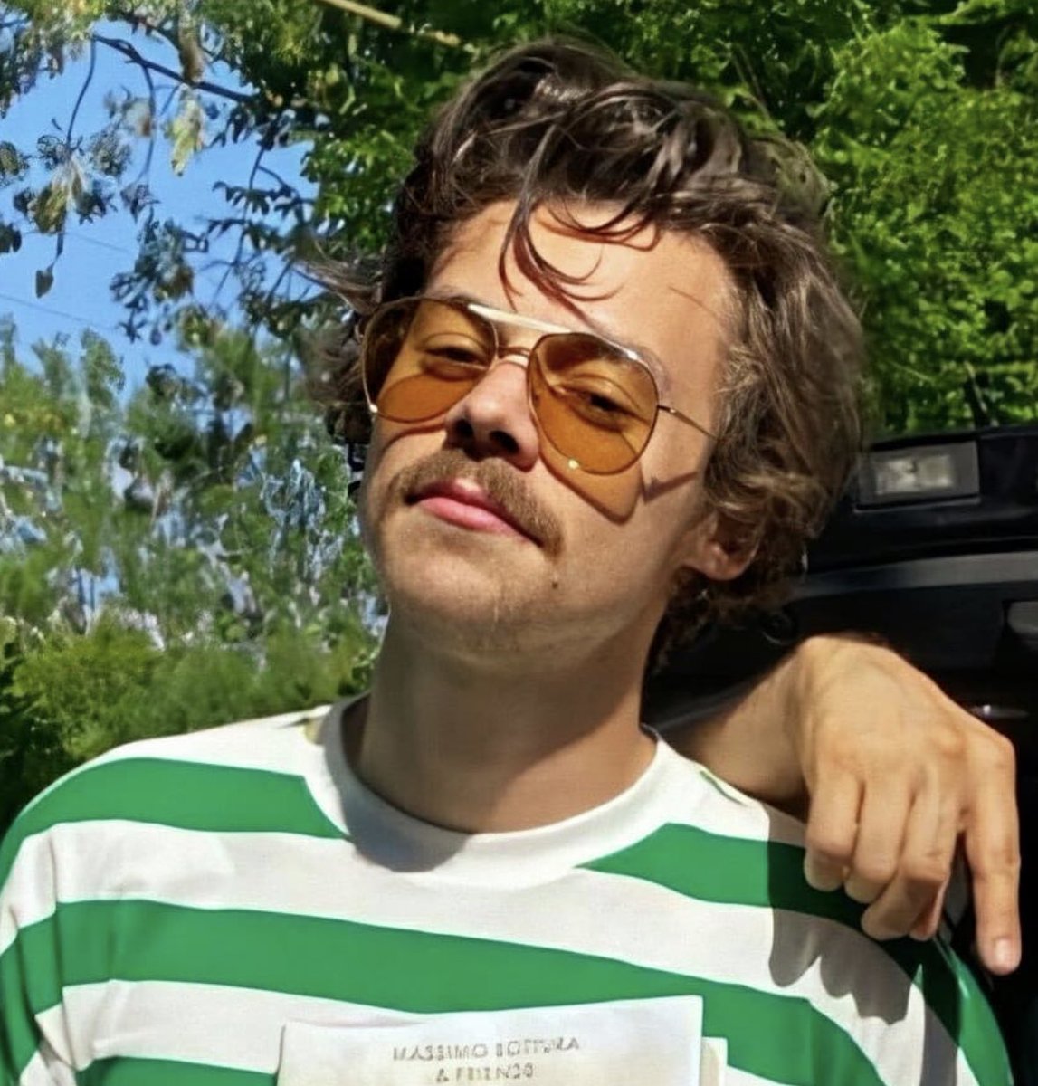 hstbrasil's tweet photo. De acordo com a Vogue, Harry está passando as férias em Modena, Itália. 

Leia completo aqui: https://t.co/PLc81xpJsj https://t.co/pr0LttcZVy
