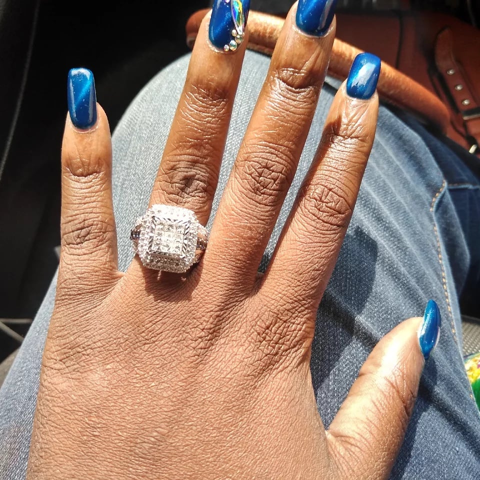 GumboMrs's tweet photo. When your husband works hard and surprises you with your birthday gift early 😉😁❤️😍👰🏿💁🏿‍♀️ #LOVEMESOMEHIM #2CARATSANDBLUESAPPHIRES #BIRTHDAY727 https://t.co/zV2fEJjqf4