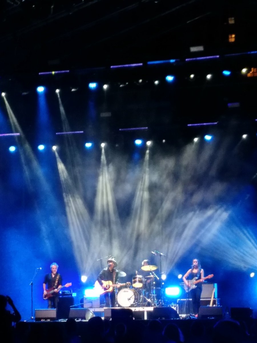 pifesa's tweet photo. Mi primer concierto tras el confinamiento con @MikelErentxun en el @ayutthayafest. Vuelta a la "vieja normalidad" #Música #conciertos https://t.co/OTGFu6erL8
