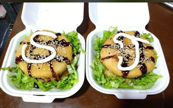 delivery_sushi's tweet photo. Okaburguer 
#lovesushi 
#sushiburguer https://t.co/ng7YblufyX