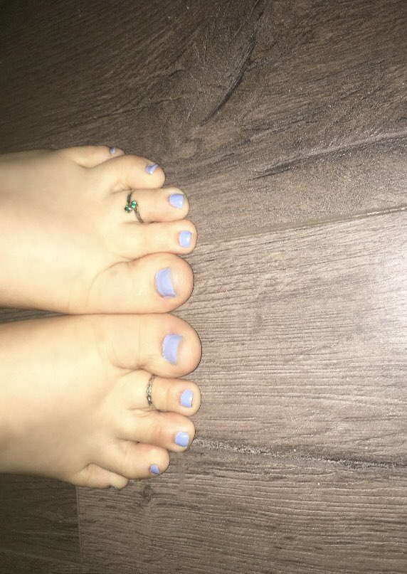 FeetYouuu's tweet photo. Toes/toe nails or soles?🤍 #footpics #footfetısh #footfettish #FOOTFETİSH #footfetish #feetseller #feetpicturesforsale #feetpicsforsale #feetfreaks #feetforsale https://t.co/5l3LjAjDL8