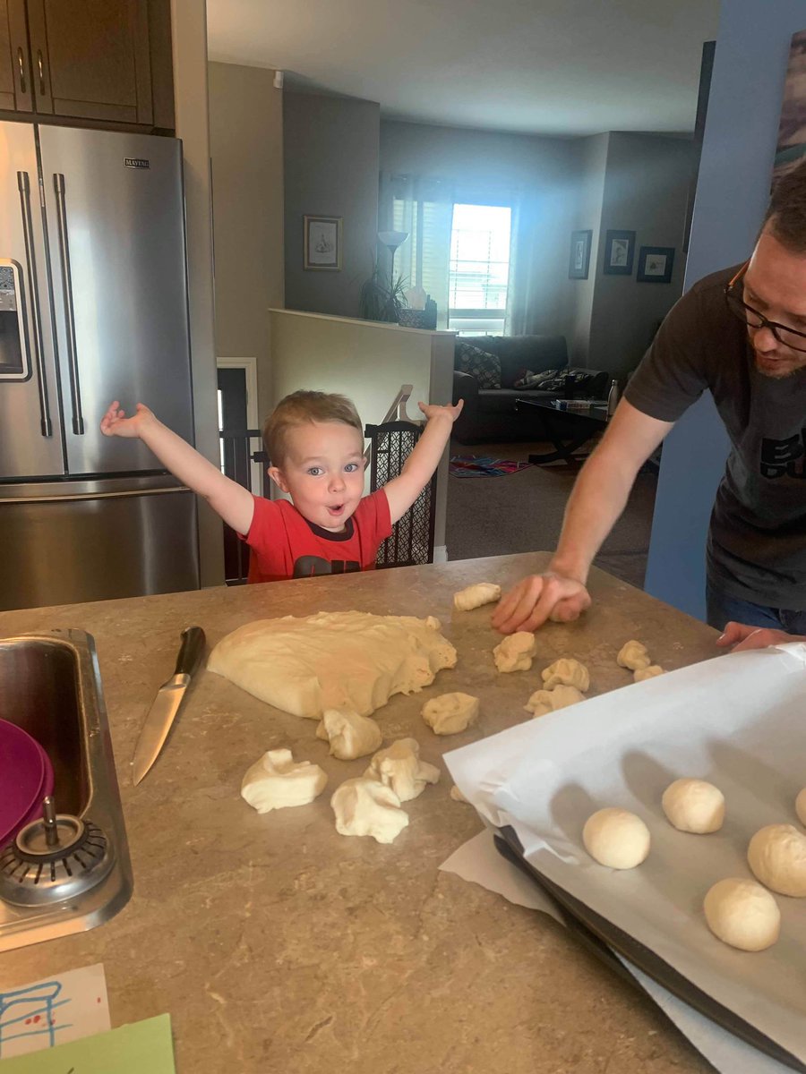 va6aka's tweet photo. Someone is a big helper🤦🏻♂️ #baking #futureham https://t.co/QUvwFP1ogk