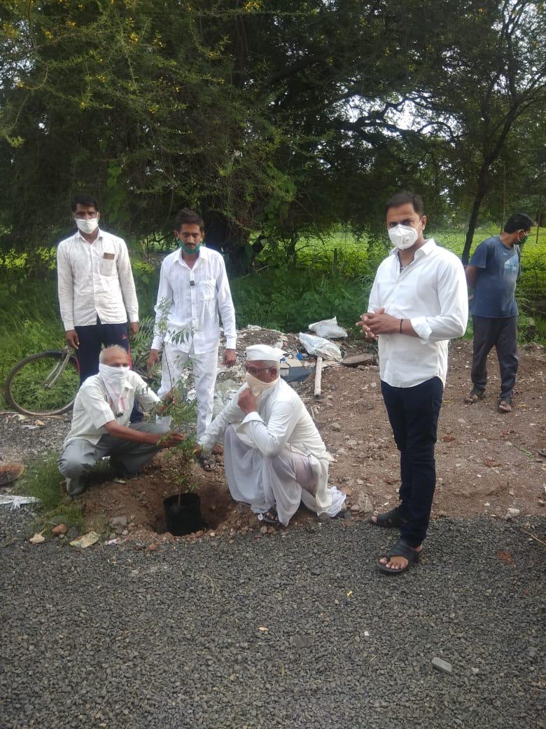 SachinDada7575's tweet photo. #वृक्षवल्लीआम्हासोयरे_वनचरे |
संत तुकाराम महाराजांच्या या उक्तीप्रमाणे पर्यावरण संवर्धनासाठी आज  वाल्हेकरवाडी येथील मोरया हाउसिंग सोसायटी येथे वृक्षा��ोपण करून ते जगवण्याचा संकल्प करण्यात आला. 
सचिन_चिंचवडे
#माउपमहापौरनगरसेवक
#पिंपरीचिंचवडमहानगरपालिका
#माझा_परिसरमाझी_जबाबदारी https://t.co/5SKNu5llCa