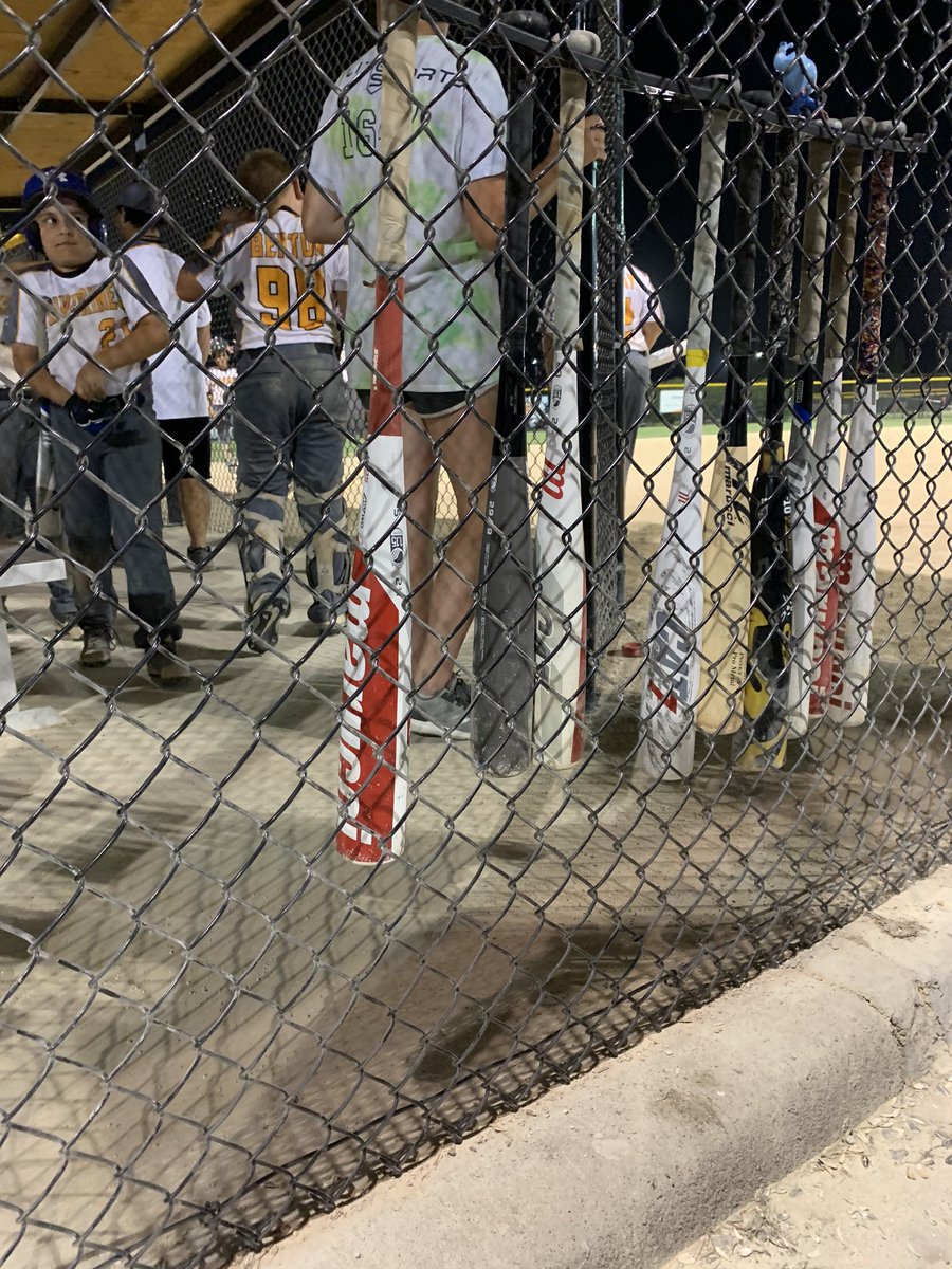 juniorlynng's tweet photo. Our bats are still alive at 11:00pm!! Keep it rollin boys!! #Wolverines202011A @HawaiianHitfest #HawaiianHitfest20 https://t.co/aG8y7AAOTY
