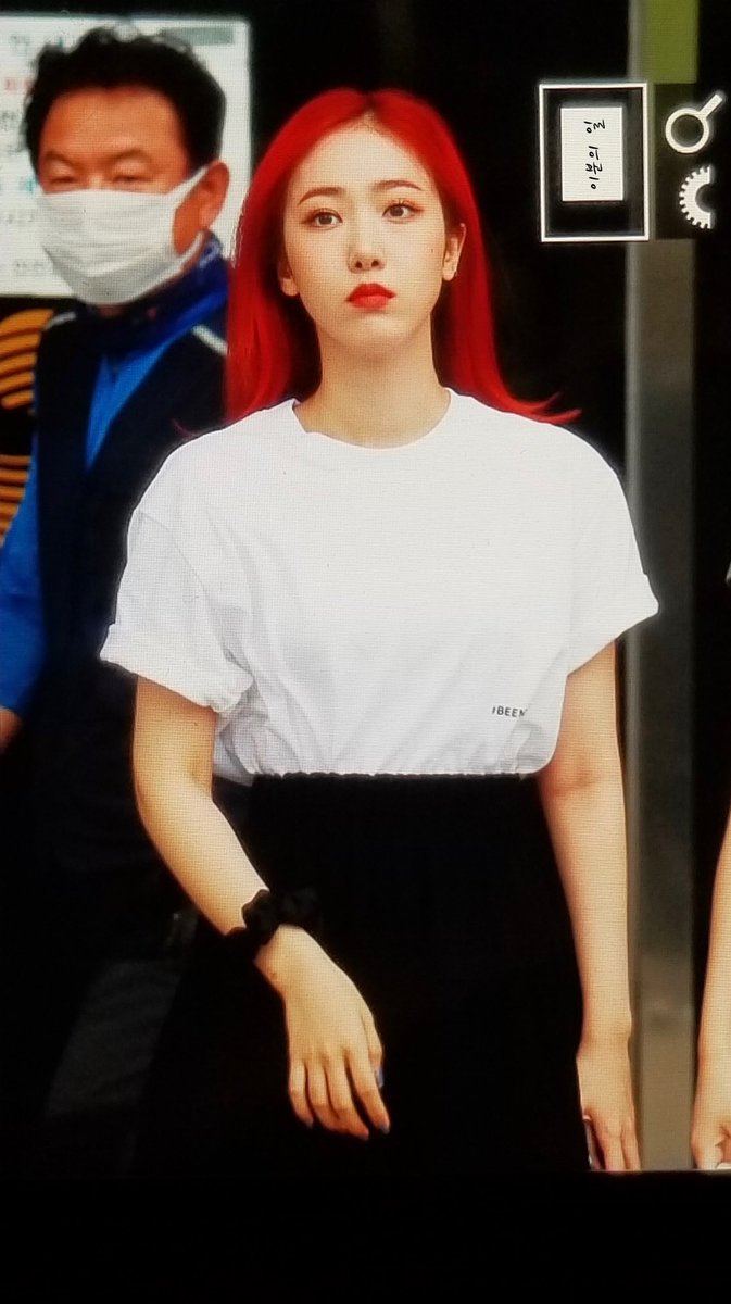 buddygf0115's tweet photo. 200720 정은지의 가요광장 출근 프리뷰
🐱💪
#여자친구 #GFRIEND #신비 #SinB https://t.co/taeE7Izsf7