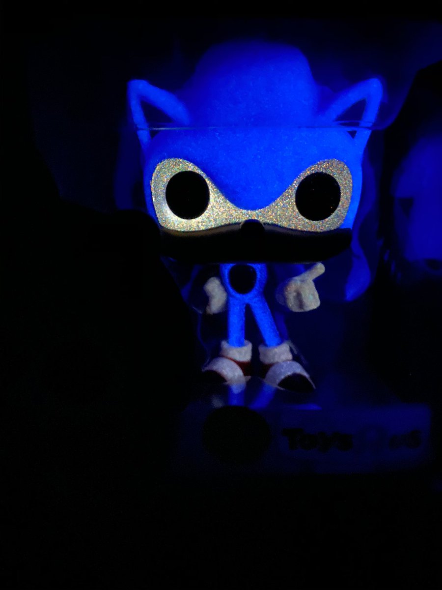 DisTrackers's tweet photo. With SDCC almost here, Glow Sonic has sprinted out of the #DisVault!
#CountdowntoSDCC https://t.co/vMx6nv92QF